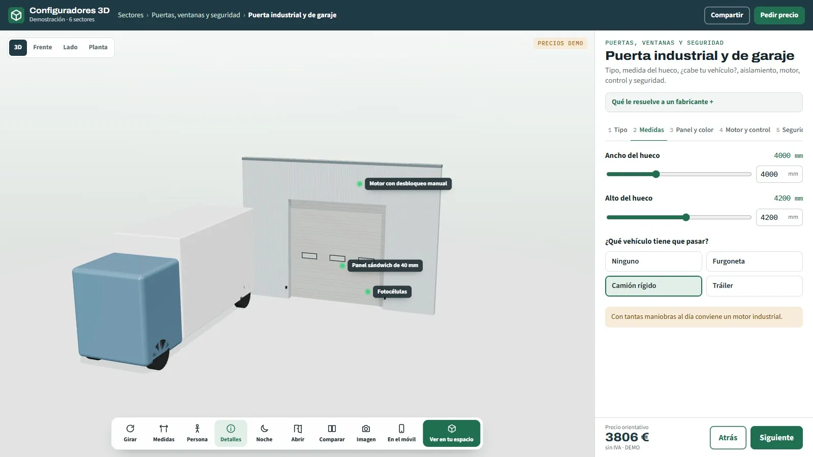 Configurador de puertas industriales con un camión rígido a escala delante de la puerta seccional y el aviso de que con tantas maniobras al día conviene un motor industrial